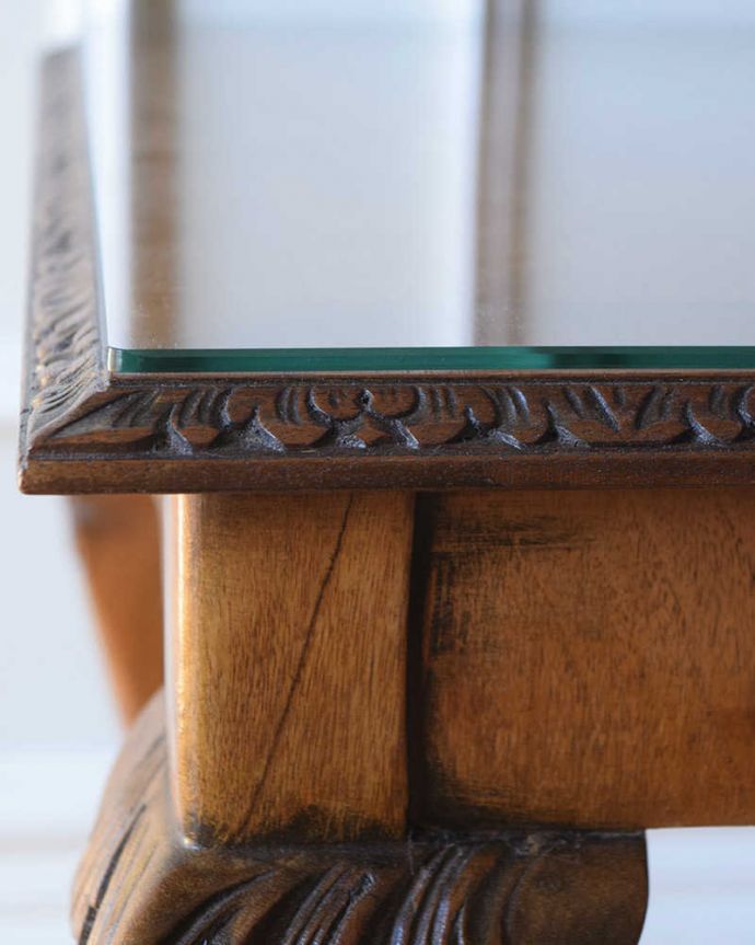 アンティークのテーブル アンティーク家具 クロウ&ボールの脚を持つコーヒーテーブル、英国のアンティーク家具。うっとりする美しさアンティークだから手に入る美しい彫。(k-2358-f)