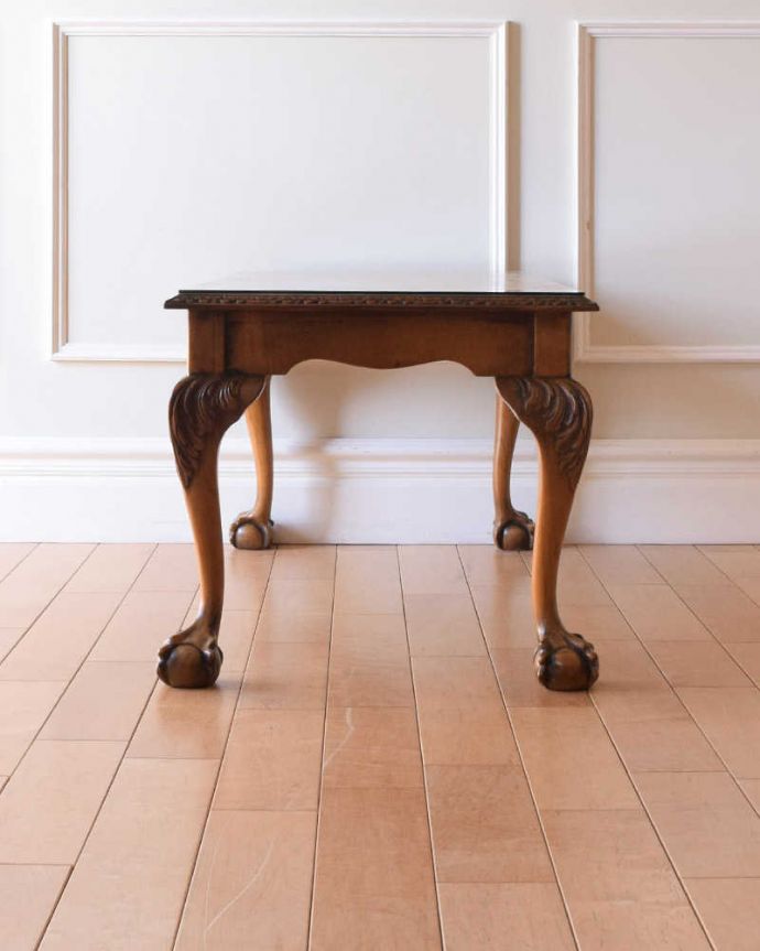 アンティークのテーブル アンティーク家具 クロウ&ボールの脚を持つコーヒーテーブル、英国のアンティーク家具。横から見た姿もステキ横から見るとこんな感じ。(k-2358-f)