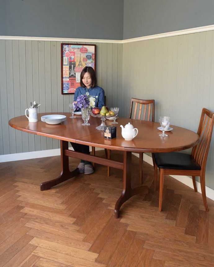 G-PLAN(Gプラン)　アンティーク家具　G-PLANの伸張式ヴィンテージ家具、お洒落なエクステンションテーブル。用途に合わせてサイズが変わる便利なテーブルあっという間にサイズが大きくなっちゃうヴィンテージのエクステンションテーブル。(k-2359-f)