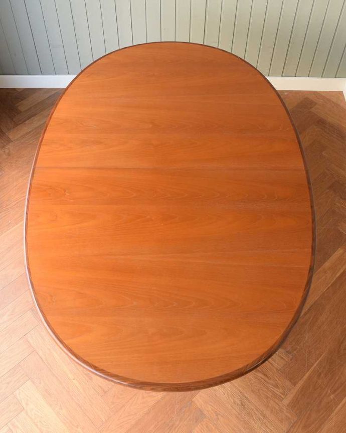 G-PLAN(Gプラン)　アンティーク家具　G-PLANの伸張式ヴィンテージ家具、お洒落なエクステンションテーブル。上から見るとこんな形天板を足す前はこんな形です。(k-2359-f)