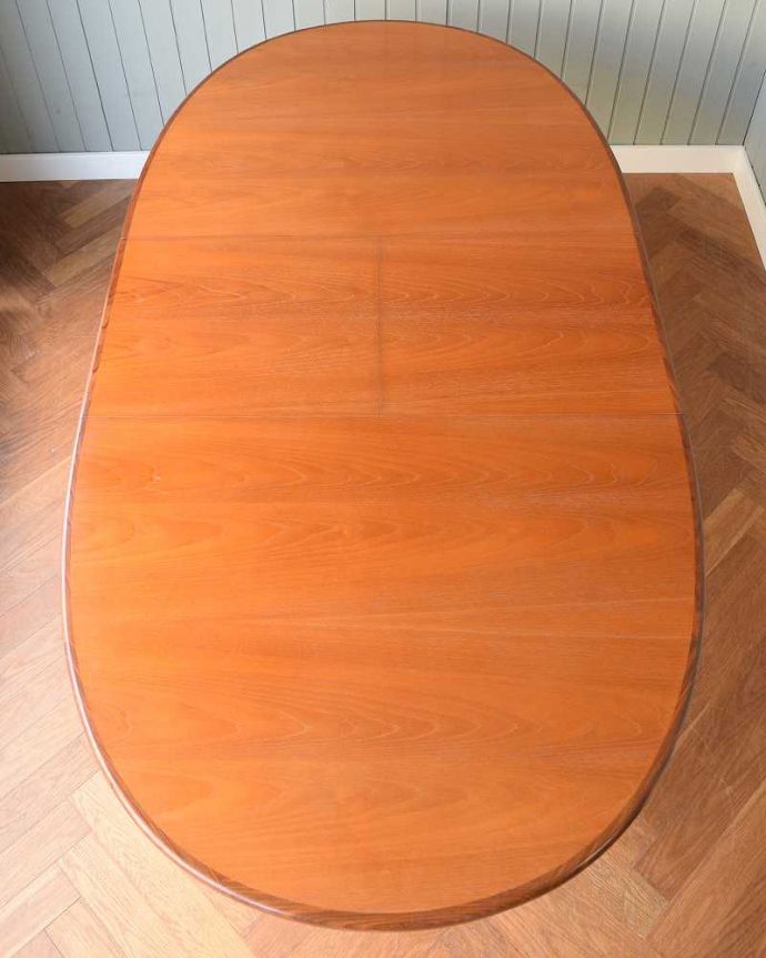 G-PLAN(Gプラン)　アンティーク家具　G-PLANの伸張式ヴィンテージ家具、お洒落なエクステンションテーブル。天板もピカピカにお直ししました。(k-2359-f)