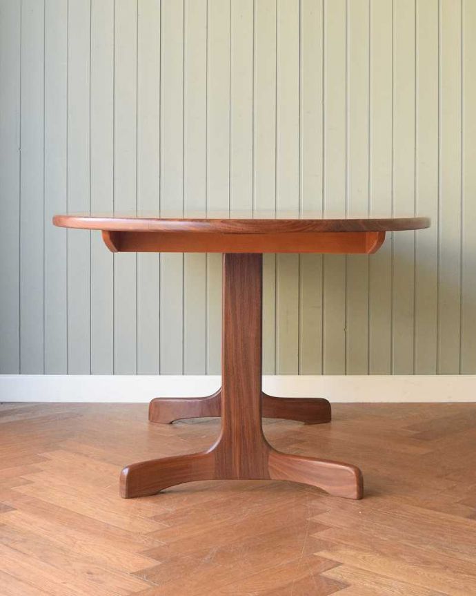 G-PLAN(Gプラン)　アンティーク家具　G-PLANの伸張式ヴィンテージ家具、お洒落なエクステンションテーブル。こちら側も、もちろんキレイです。(k-2359-f)