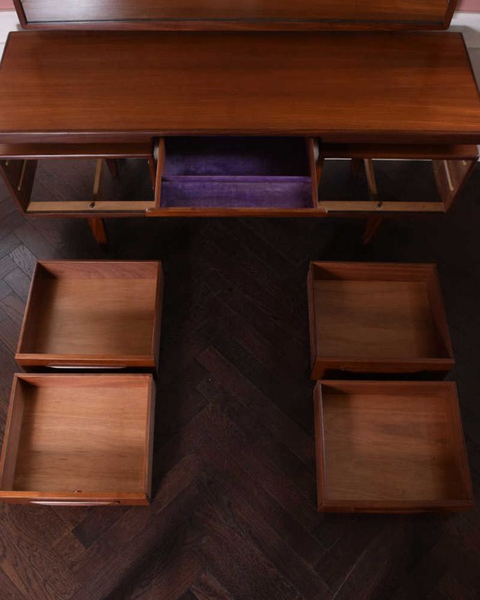 G-PLAN(Gプラン)　アンティーク家具　G-PLANのフレスコシリーズ、デスクにもおススメのヴィンテージ2WAY ドレッサー。引き出しの中もキレイに修復しました細々としたものを安心して収納していただけるよう引き出しの中もキレイにお直ししてあります。(k-2360-f)