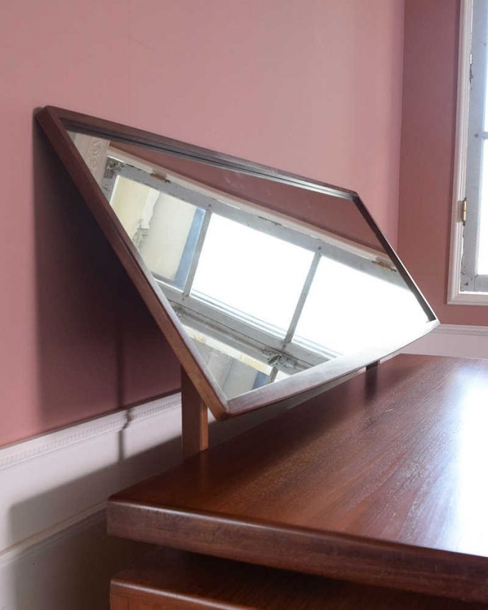 G-PLAN(Gプラン)　アンティーク家具　G-PLANのフレスコシリーズ、デスクにもおススメのヴィンテージ2WAY ドレッサー。お部屋を広く見せてくれる大きなミラー大きなミラーは身だしなみを整えるのはもちろん、お部屋を広く見せてくれる効果もあります。(k-2360-f)