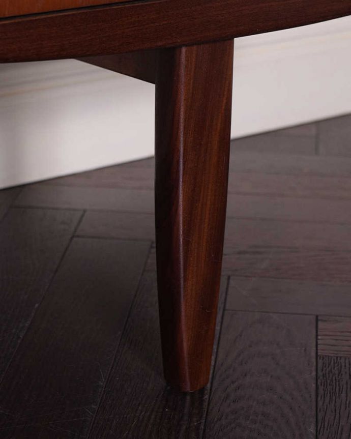 G-PLAN(Gプラン)　アンティーク家具　G-PLANのフレスコシリーズ、デスクにもおススメのヴィンテージ2WAY ドレッサー。 女性1人でラクラク運べちゃう仕掛けHandleのアンティークは、脚の裏にフェルトキーパーをお付けしています。(k-2360-f)