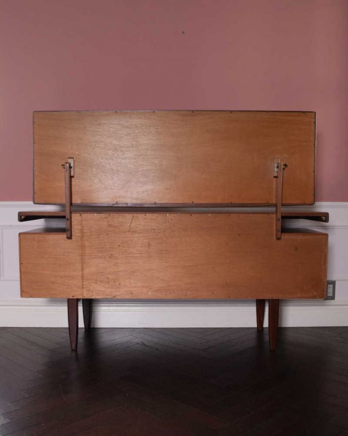 G-PLAN(Gプラン)　アンティーク家具　G-PLANのフレスコシリーズ、デスクにもおススメのヴィンテージ2WAY ドレッサー。後ろ姿もキレイです。(k-2360-f)