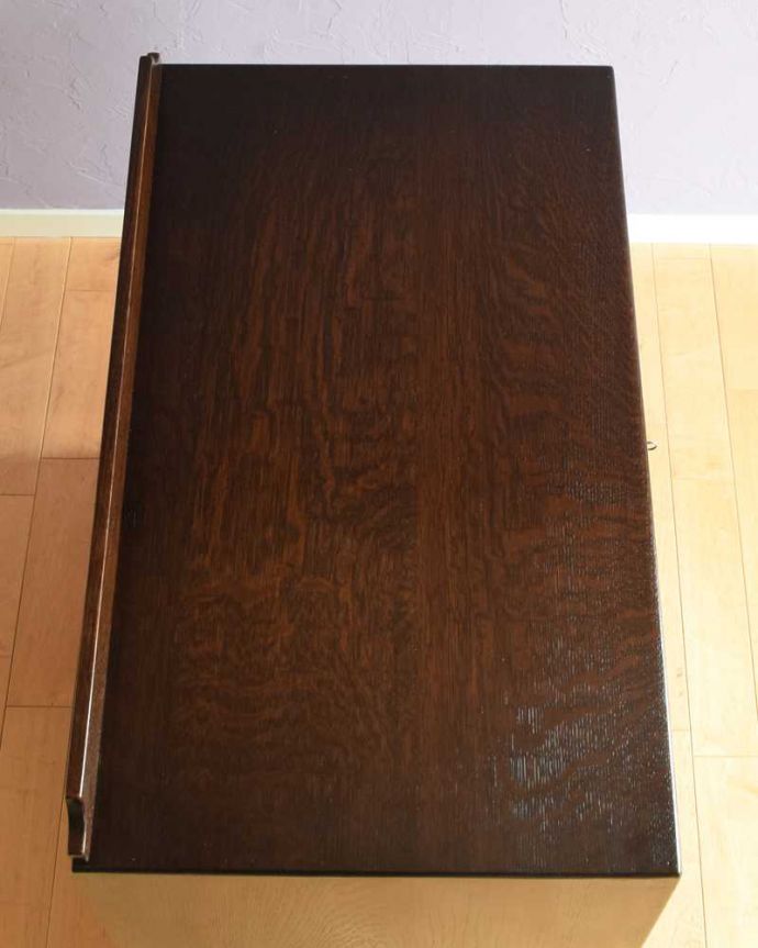 アンティークのチェスト　アンティーク家具　扉と引き出しが付いた使いやすい英国輸入家具、アンティークカップボードチェスト（食器棚）。天板にモノを置いても使えます。(k-2362-f)