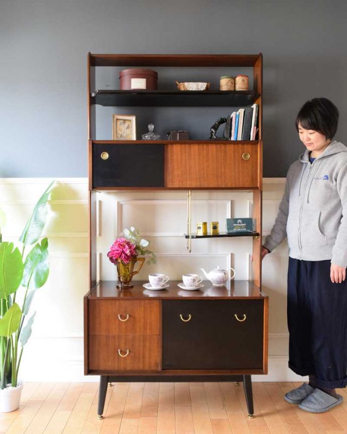 G-PLAN(Gプラン) アンティーク家具 トラー&ブラックのヴィンテージ家具、G-PLANのディバイダー。お部屋の真ん中で使えちゃうヴィンテージの家具ディバインダーとは、もともと本棚や間仕切りのこと。(k-2365-f)