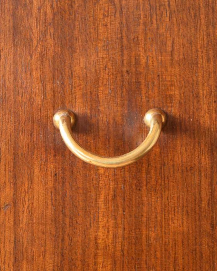 G-PLAN(Gプラン) アンティーク家具 トラー&ブラックのヴィンテージ家具、G-PLANのディバイダー。こんな所もスタイリッシュ家具に似合うシンプルな取っ手。(k-2365-f)