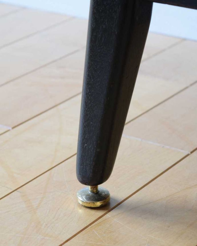 G-PLAN(Gプラン) アンティーク家具 トラー&ブラックのヴィンテージ家具、G-PLANのディバイダー。女性1人でラクラク運べちゃうんですHandleのアンティークは、脚の裏にフェルトキーパーをお付けしています。(k-2365-f)