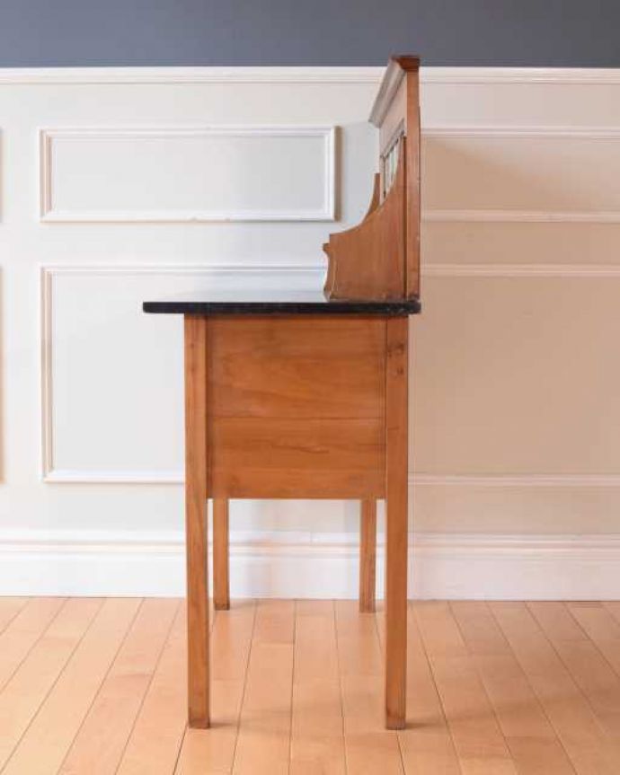 ウォッシュスタンドの側面