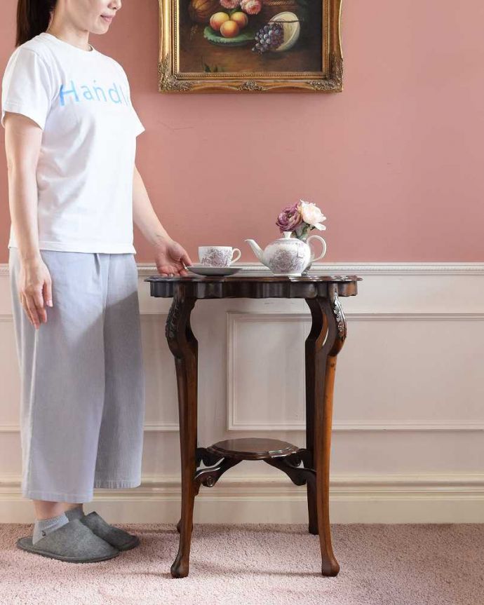 アンティークのオケージョナルテーブル