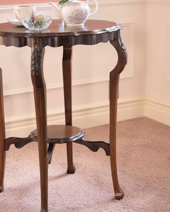 英国のアンティーク家具らしいデザイン