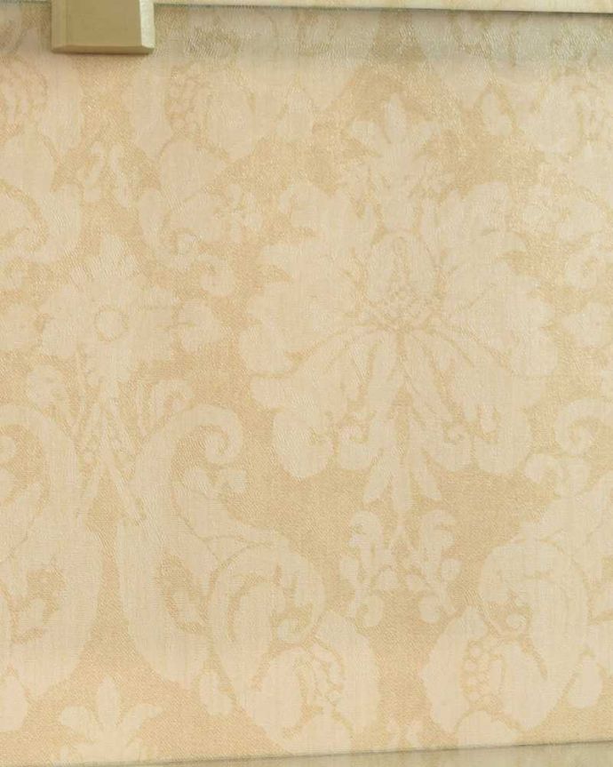 アンティークのキャビネット　アンティーク家具　美しい木目の英国で見つけたアンティーク ガラスキャビネット。新しいものに張り替えました。(k-2376-f)