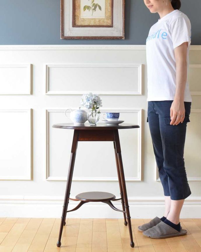 アンティークのオケージョナルテーブル