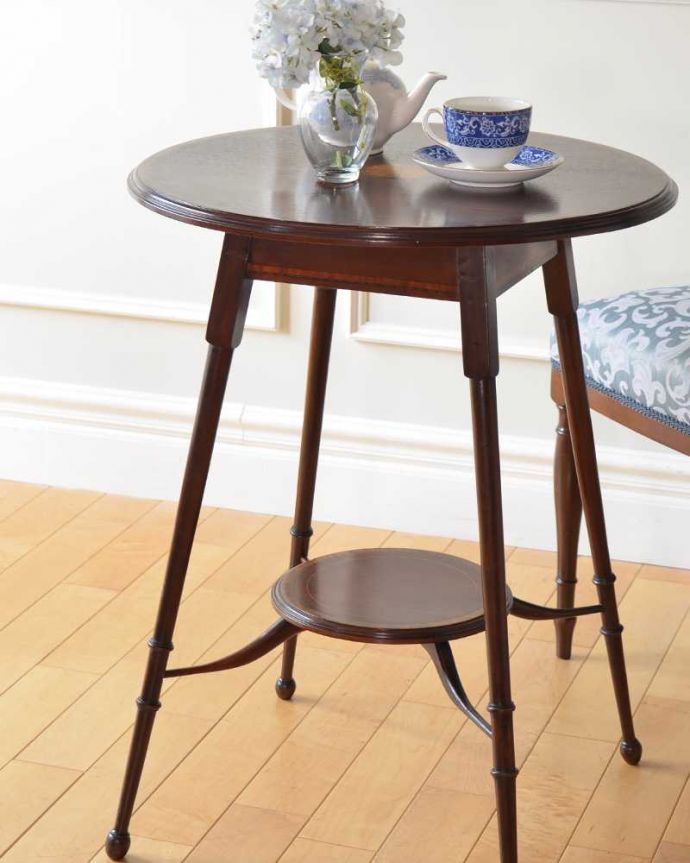 英国のアンティーク家具らしいデザイン