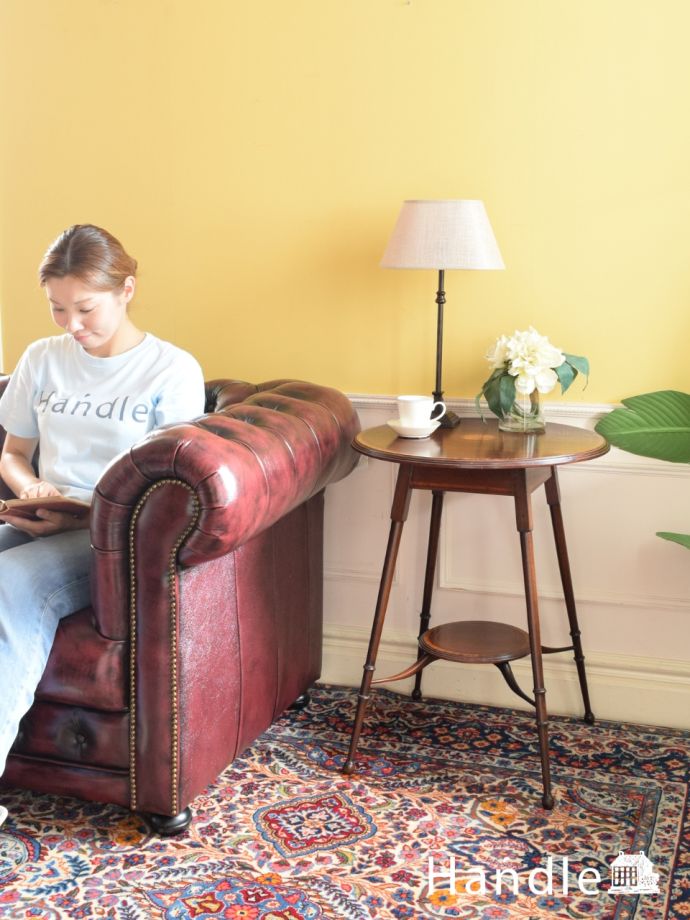 アンティークのサイドテーブル