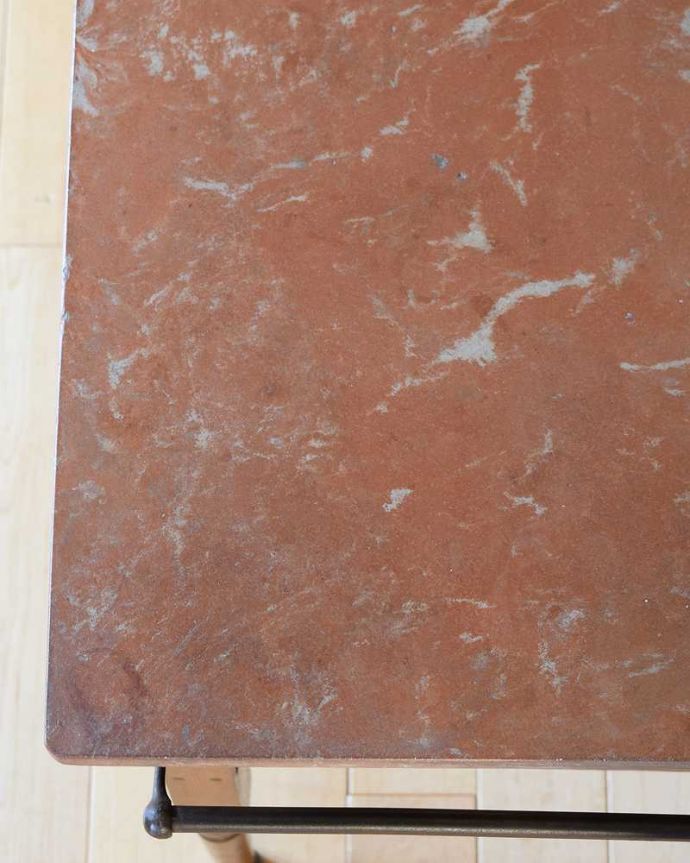 サイドボード アンティーク家具 英国のアンティーク家具、イエローのタイルに描かれたお花が素敵なウォッシュスタンド。コンディションもバッチリ!天然大理石はコンディションが一番大事なポイント。(k-2378-f)