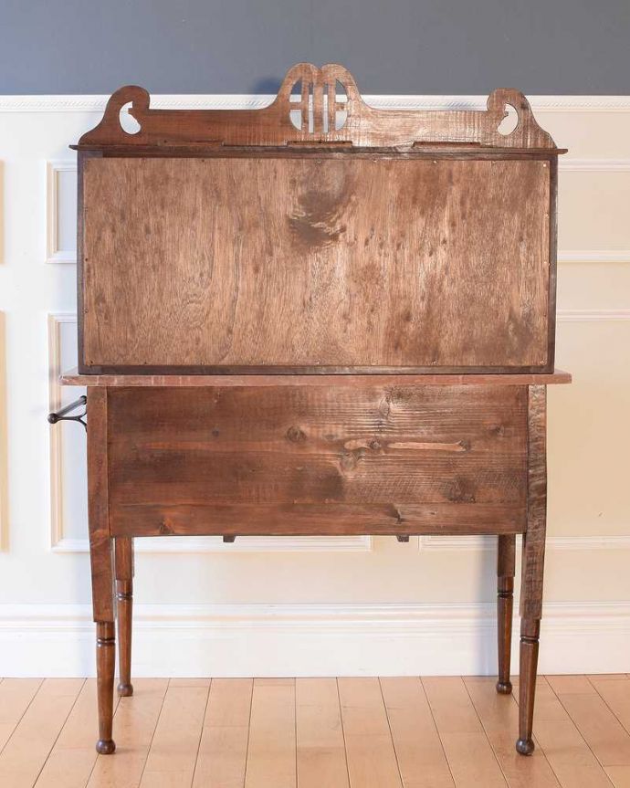 サイドボード アンティーク家具 英国のアンティーク家具、イエローのタイルに描かれたお花が素敵なウォッシュスタンド。キレイに修復しました!アンティークは新品ではないので、経年変化によるキズはありますが、専門の職人がキレイにお直しをしているので、後姿もキレイです。(k-2378-f)