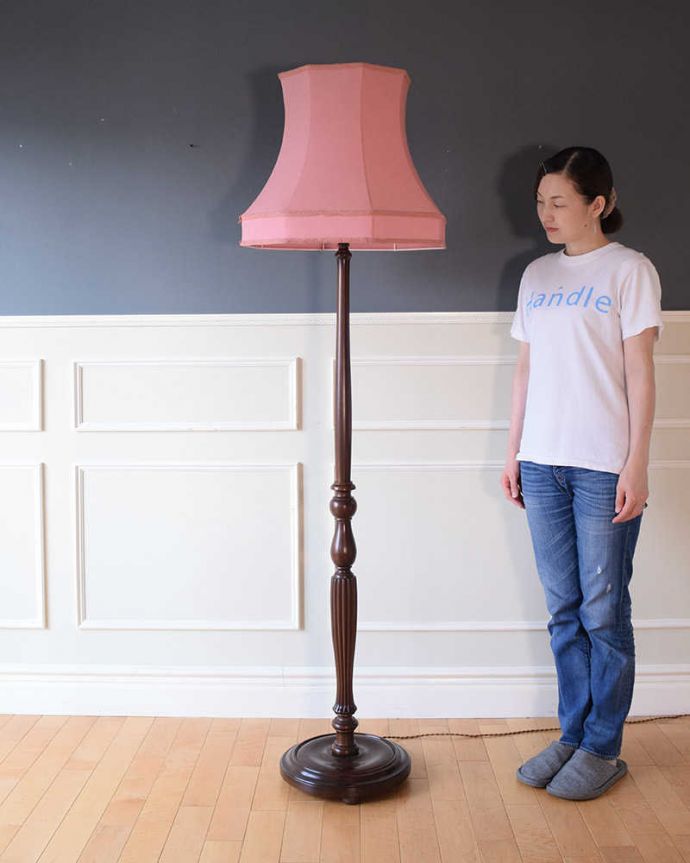 スタンドライト　照明・ライティング　英国輸入のスタンド照明、美しいアンティークフロアランプ（Ｂ22シャンデリア球付） 。。(k-2387-f)