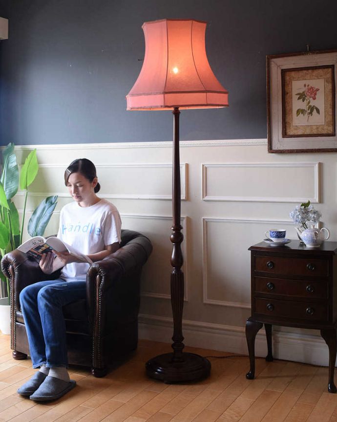 スタンドライト　照明・ライティング　英国輸入のスタンド照明、美しいアンティークフロアランプ（Ｂ22シャンデリア球付） 。。(k-2387-f)