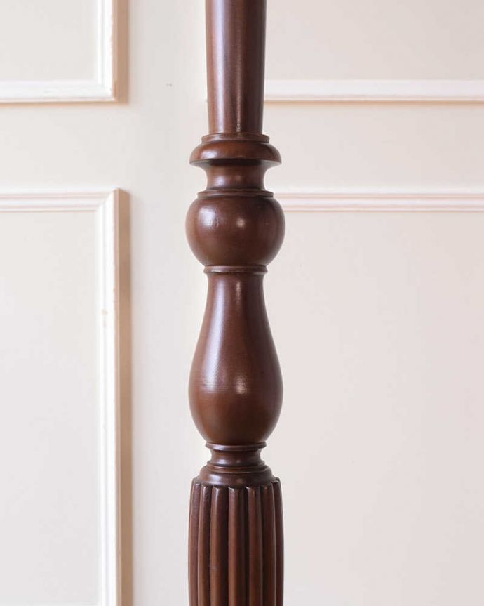 スタンドライト　照明・ライティング　英国輸入のスタンド照明、美しいアンティークフロアランプ（Ｂ22シャンデリア球付） 。。(k-2387-f)