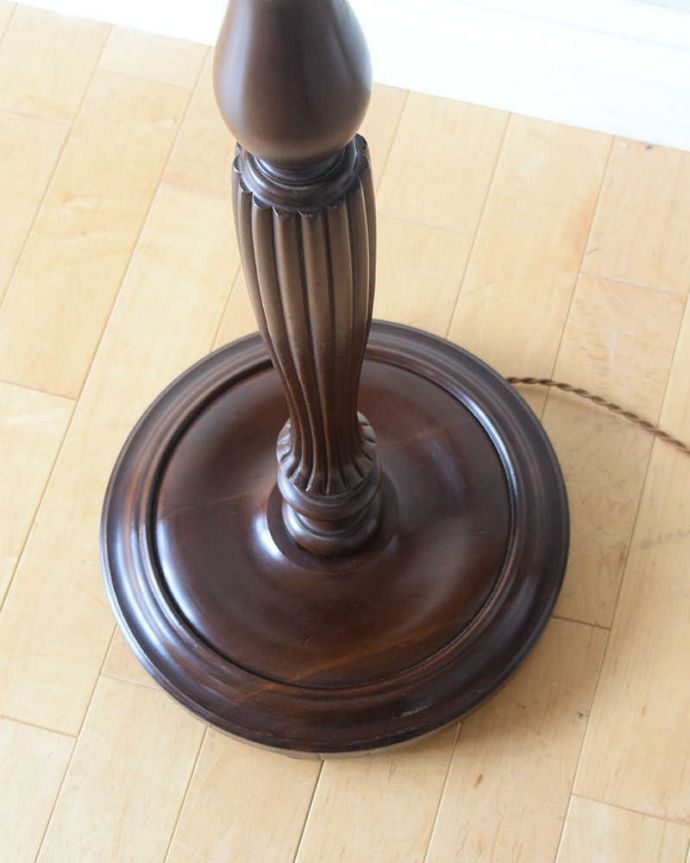 スタンドライト　照明・ライティング　英国輸入のスタンド照明、美しいアンティークフロアランプ（Ｂ22シャンデリア球付） 。。(k-2387-f)