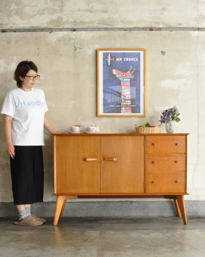 G-PLAN(Gプラン)　アンティーク家具　北欧スタイルの暮らしにヴィンテージ家具、G-PLANのサイドボード。人気のヒミツは北欧スタイルのデザインやっぱりスッキリとカッコイイ北欧デザインが人気のサイドボード。(k-2388-f)