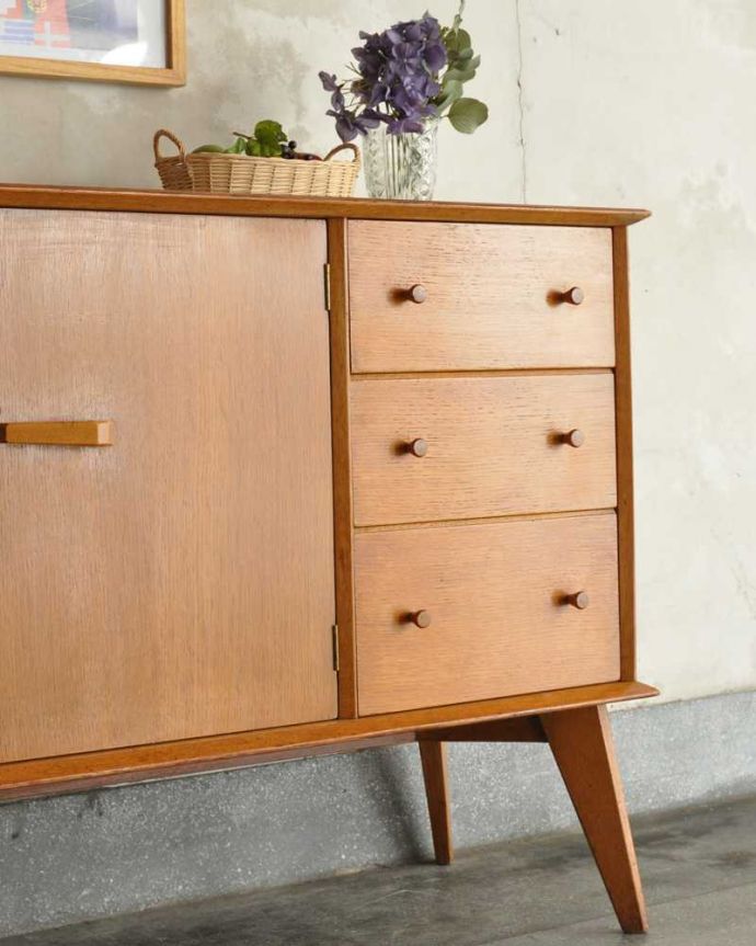 G-PLAN(Gプラン)　アンティーク家具　北欧スタイルの暮らしにヴィンテージ家具、G-PLANのサイドボード。ヴィンテージ家具らしいあたたかさ。(k-2388-f)