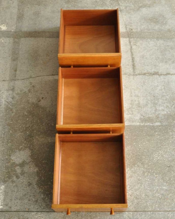 G-PLAN(Gプラン)　アンティーク家具　北欧スタイルの暮らしにヴィンテージ家具、G-PLANのサイドボード。キレイにお直ししました引き出しの中も修復の際、専門の職人がキレイにしました。(k-2388-f)