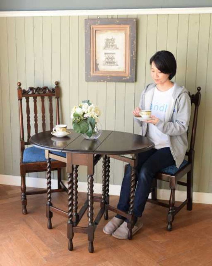 アンティークのテーブル　アンティーク家具　英国らしいアンティーク家具、コンパクトなサイズが魅力の伸張式ゲートレッグテーブル。使い方に合わせて3通りで使えるアンティークの定番アンティーク家具の定番テーブルと言えばゲートレッグテーブル。(k-2389-f)