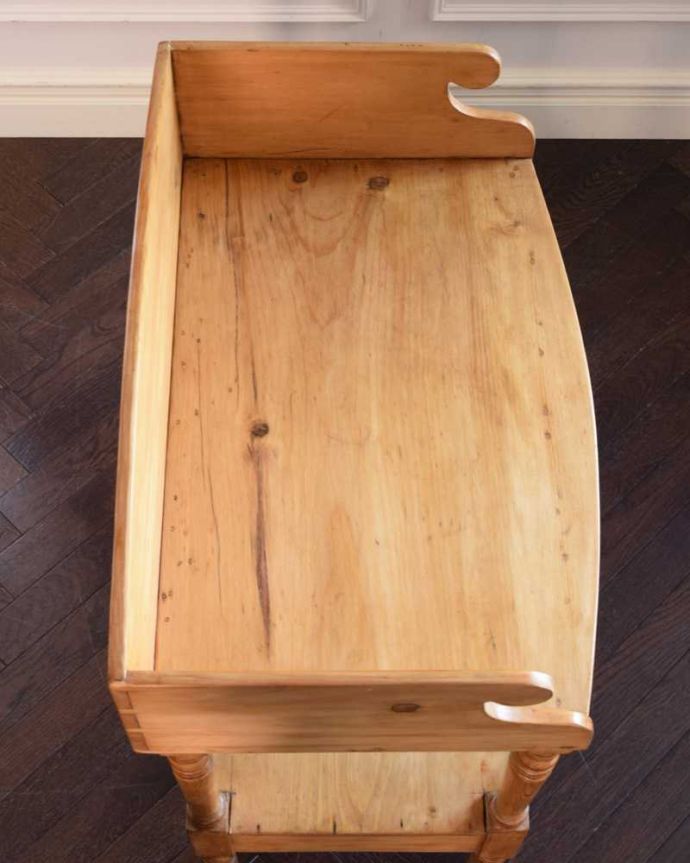 サイドボード　アンティーク家具　アンティークのイギリスの家具、引き出し付きのウォッシュスタンド（洗面台） 。天板はキレイに修復しました。(k-2392-f)