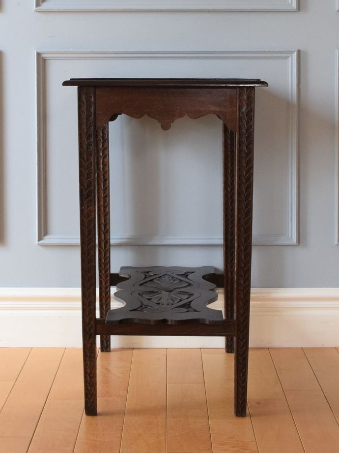 オケージョナルテーブルの側面