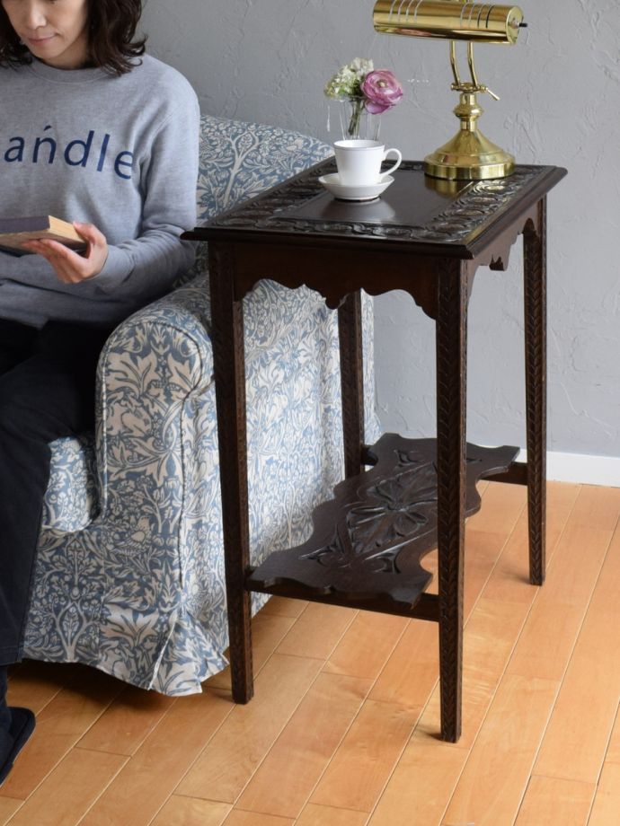 アンティークのオケージョナルテーブル