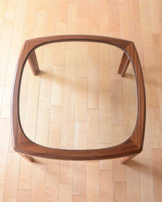 G-PLAN(Gプラン)　アンティーク家具　北欧スタイルのお部屋に似合うヴィンテージ家具、コーヒーテーブル(G-plan)。上から見るとこんな感じやっぱりテーブルは天板が重要。(k-2400-f)