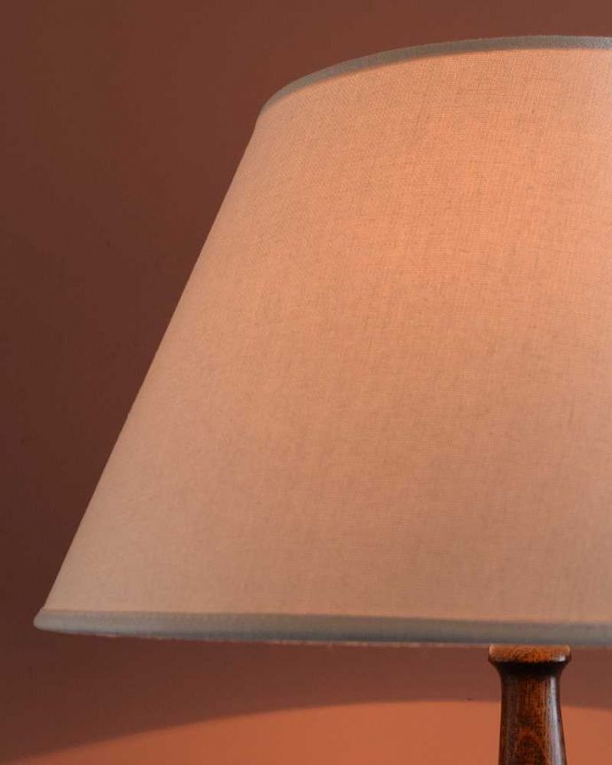 ツイストデザイン　照明・ライティング　英国で見つけたスタンド照明、アンティークフロアランプ（Ｂ22シャンデリア球付）。。(k-2401-f)