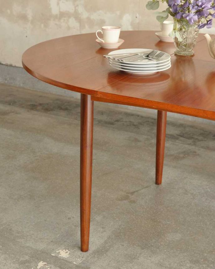 G-PLAN(Gプラン) アンティーク家具 G-PLANデザインのダイニングテーブル、伸張できるヴィンテージ家具。スマートなカッコよさが魅力シンプルなデザインだから、どんなインテリアにも似合っちゃう所が人気のヒミツ。(k-2403-f)