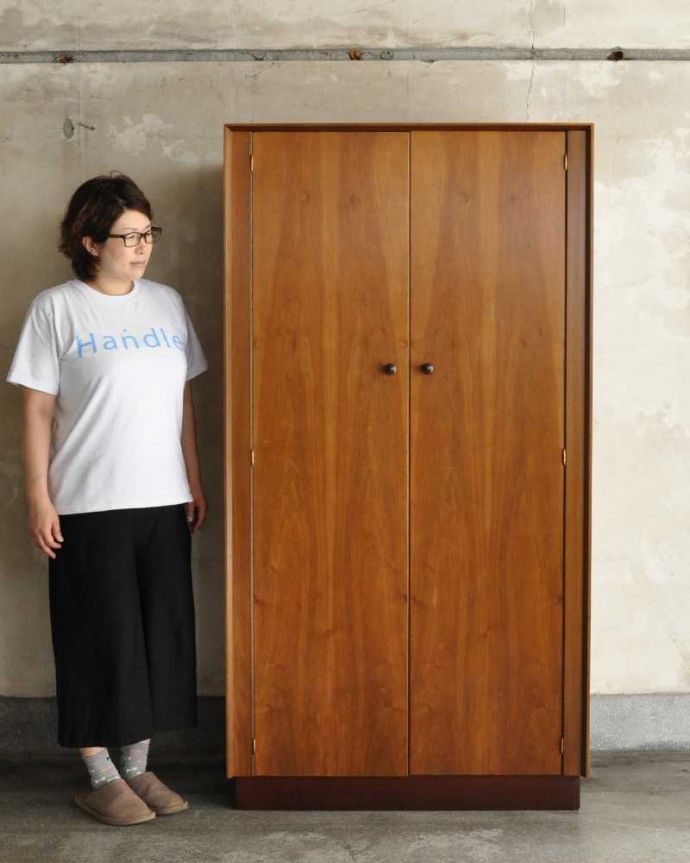 G-PLAN(Gプラン)　アンティーク家具　G-PLANから初登場！とってもめずらしいヴィンテージのワードローブ（２枚扉）。クールでカッコいい北欧スタイルのワードローブスッキリとしたデザインのワードローブは、大人気のアイテム。(k-2405-f)