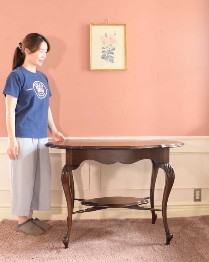 アンティークのテーブル　アンティーク家具　いろいろ便利に使えちゃう大きめサイズのアンティークオケージョナルテーブル。どんな場所でも便利に使えるテーブルそもそも「オケージョナル」とは「便利に使える」と言う意味。(k-2409-f)