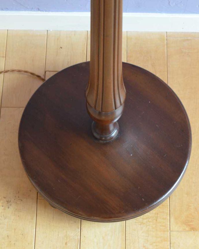 スタンドライト　照明・ライティング　フリンジ付きの優雅なシェード付きのアンティークフロアランプ（Ｂ22シャンデリア球付） 。。(k-2410-f)