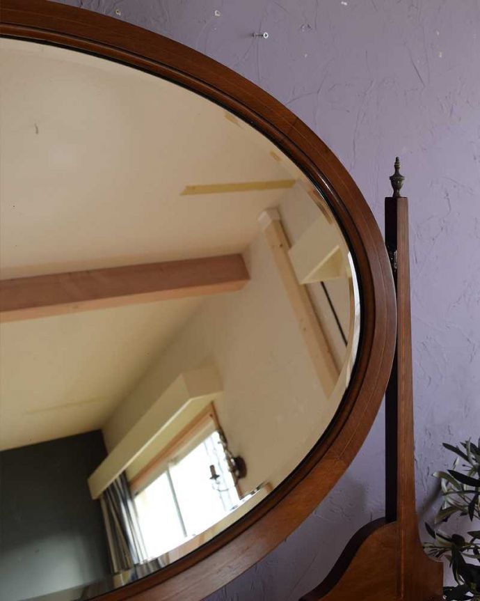 アンティークのドレッサー アンティーク家具 マホガニー材を使ったアンティークの家具、英国のドレッシングチェスト。ご希望の方には新しいミラーでお届けしますコンディションのいいアンティークのミラーですが、ご希望の方には新しいミラーに交換してお届けします(別途見積もり)ご注文の際お気軽にご連絡下さい。(k-2417-f)