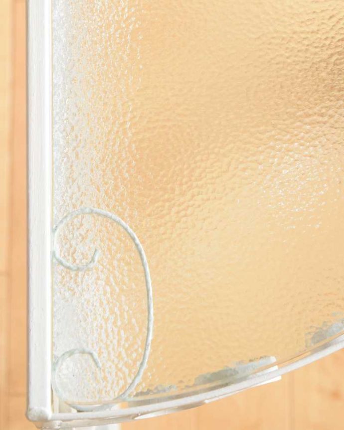 アンティークのテーブル　アンティーク家具　フランスのアンティーク家具、ガラス×アイアンの素敵なコンソールテーブル。気軽に使える便利なガラス天板天板がガラスだから、サッと拭くだけなので使いやすいです。(k-2418-f)