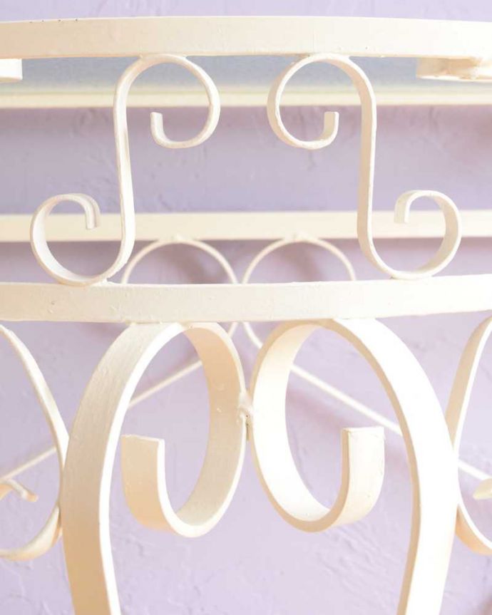 アンティークのテーブル　アンティーク家具　フランスのアンティーク家具、ガラス×アイアンの素敵なコンソールテーブル。美しい装飾にもうっとり…さりげなく施された装飾。(k-2418-f)