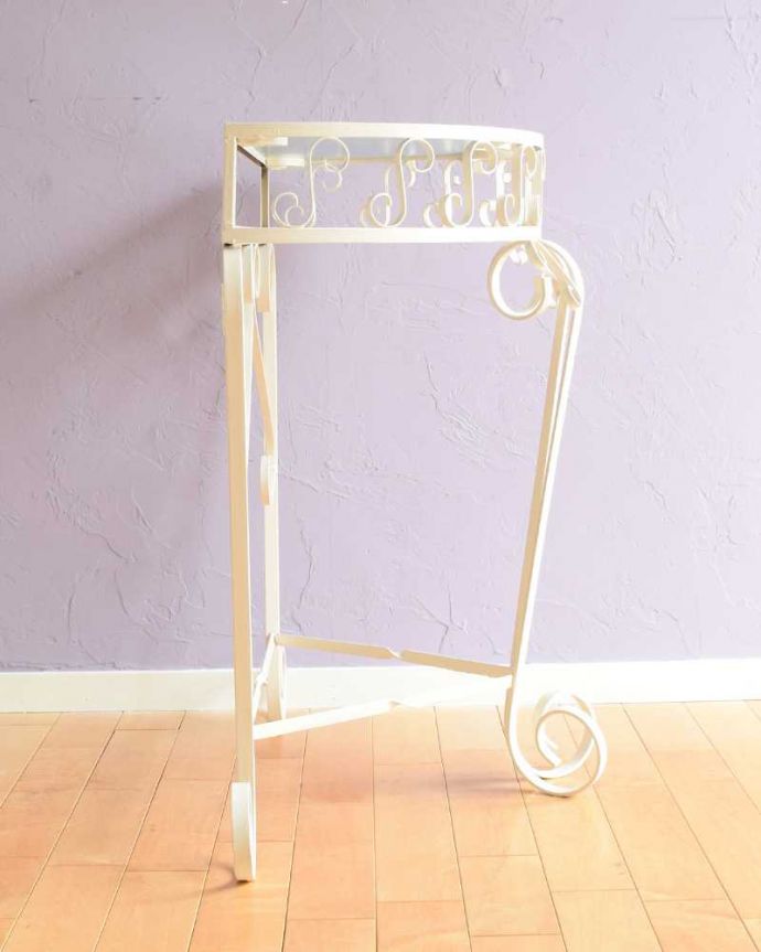 アンティークのテーブル　アンティーク家具　フランスのアンティーク家具、ガラス×アイアンの素敵なコンソールテーブル。横から見るとよく分かります曲線のラインを横から見てみると、こんな感じに見えます。(k-2418-f)