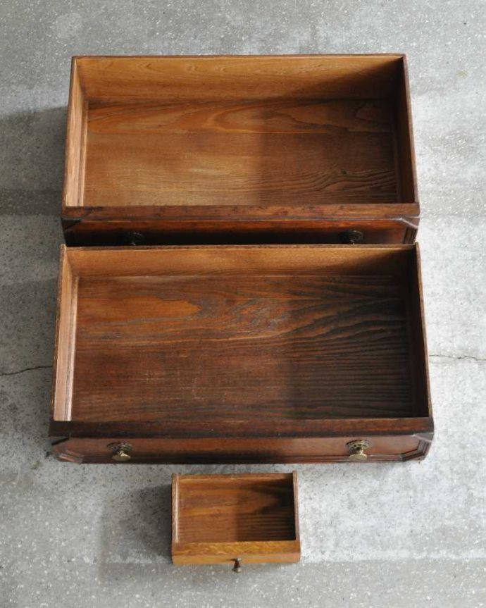 ビューロー　アンティーク家具　英国輸入のアンティーク家具、本棚もデスクも付いたアンティークのビューローブックケース。何でも収納できる引き出しもちろん、引き出しの中もキレイに修復しました。(k-2421-f)