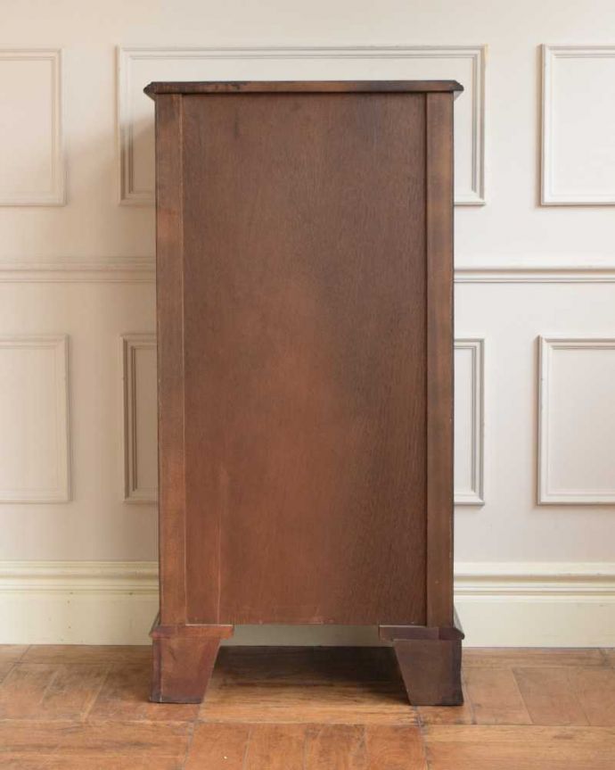 アンティークのチェスト アンティーク家具 イギリスアンティーク家具、曲線もエレガントなチェストオブドロワーズ。横から見てもステキですキレイに仕上げたのでどの角度から見られてもいい自信があります。(k-2423-f)