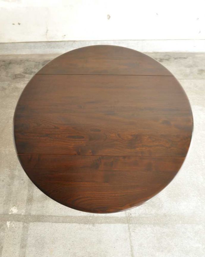 アーコールの家具 アンティーク家具 英国生まれの老舗家具メーカー、アーコール社の伸張式ビンテージダイニングテーブル 。天板の修復には自信があります。(k-2424-f)