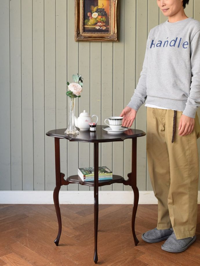 アンティークのサイドテーブル