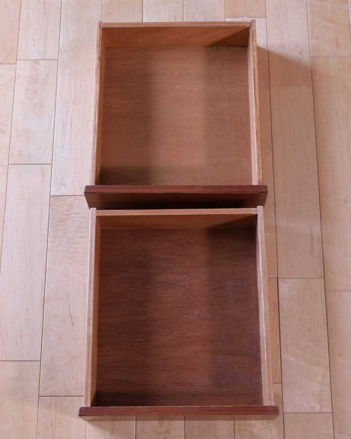 アンティークのデスク・書斎机 アンティーク家具 多機能なイギリスのヴィンテージ家具、ホームオフィス社のサイドボード(デスク)。引き出しの中も!もちろん引き出しの中もキレイにお直ししてあります。(k-2429-f)