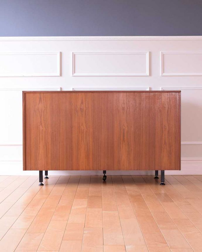 アンティークのデスク・書斎机 アンティーク家具 多機能なイギリスのヴィンテージ家具、ホームオフィス社のサイドボード(デスク)。後ろ姿もキレイなんです。(k-2429-f)